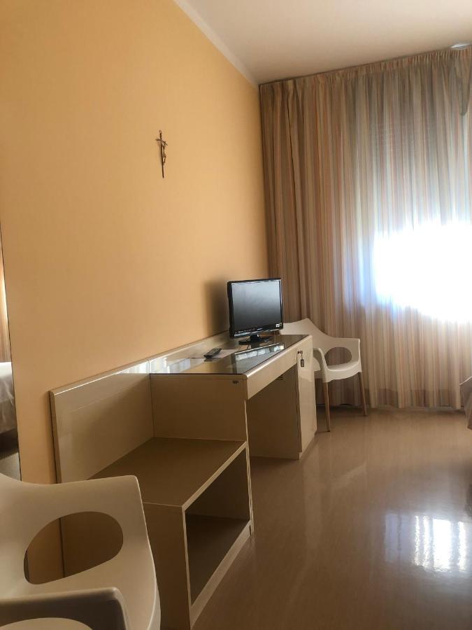Albergo Casa Dell'Ospite Brescia Exterior foto